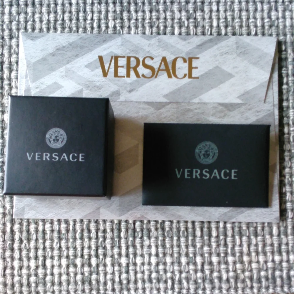 Stunning Versace Ring (Light Gold/Crystal) - Picture 5 of 13